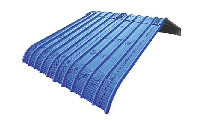 The advantages of DURASHINE LongLine crimp sheets on a curved steel roof